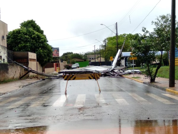 Temporal e chuva de granizo causam estragos em municípios do Pontal do Paranapanema