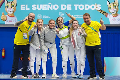 Equipe feminina sabre Brasil ouro Jogos Sul Americanos Assuncao Foto Wander Roberto COB