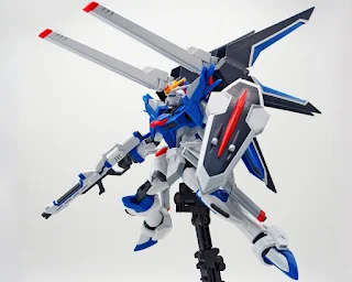 REVIEW Bandai HGCE 1/144 STTS-909 Rising Freedom Gundam