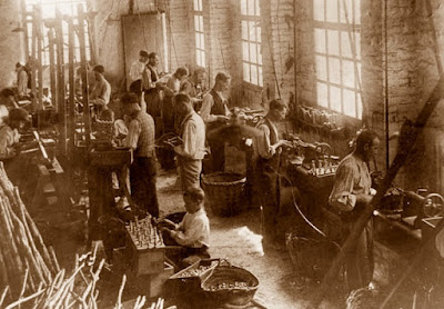 Torneros trabajando, años 30