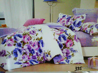 Sprei Motif Bunga Mawar Biru