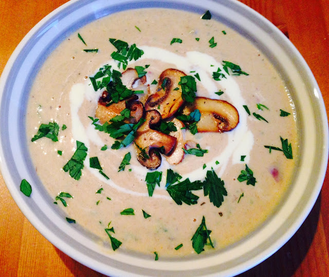 Creamy soup with smoked reindeer and mushrooms