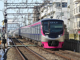 京王電鉄　各停　新宿行き6　5000系