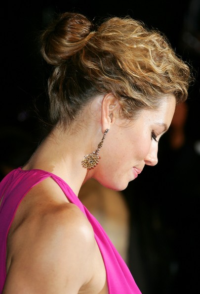 female medium hairstyles_24. Jessica Biel Medium Cute