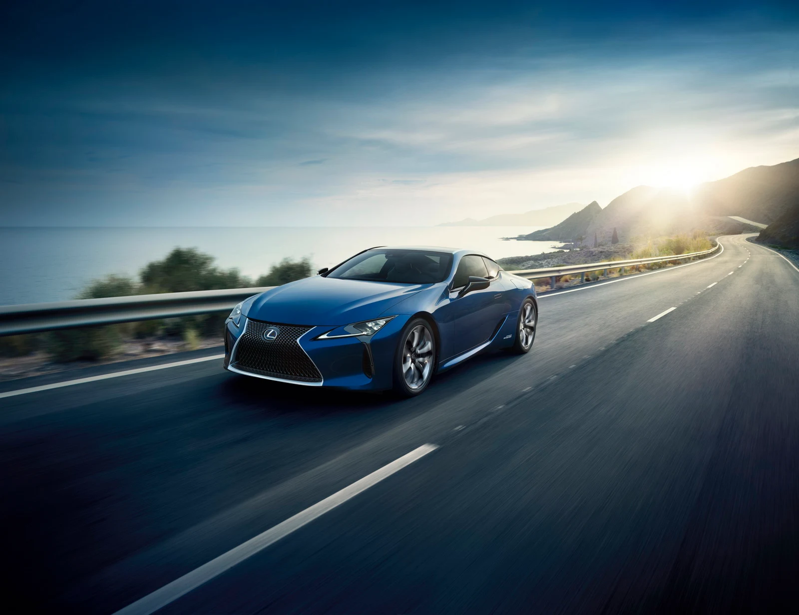 Bật mí siêu phẩm Lexus LC500h 2017 trước ngày ra mắt