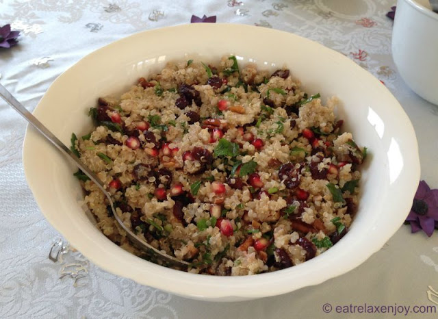 http://food.eatrelaxenjoy.com/2016/09/quinoa-pomegrante-salad.html