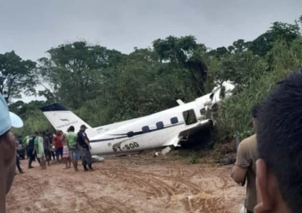 Avião de pequeno porte cai no interior do Amazonas com 14 pessoas a bordo