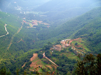 Montmany i en primer terme la casa de L'Ullar de Montmany