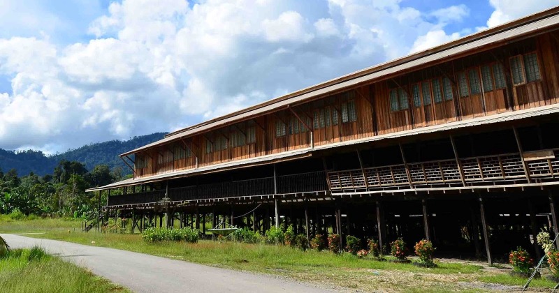 Rumah Adat Panjang