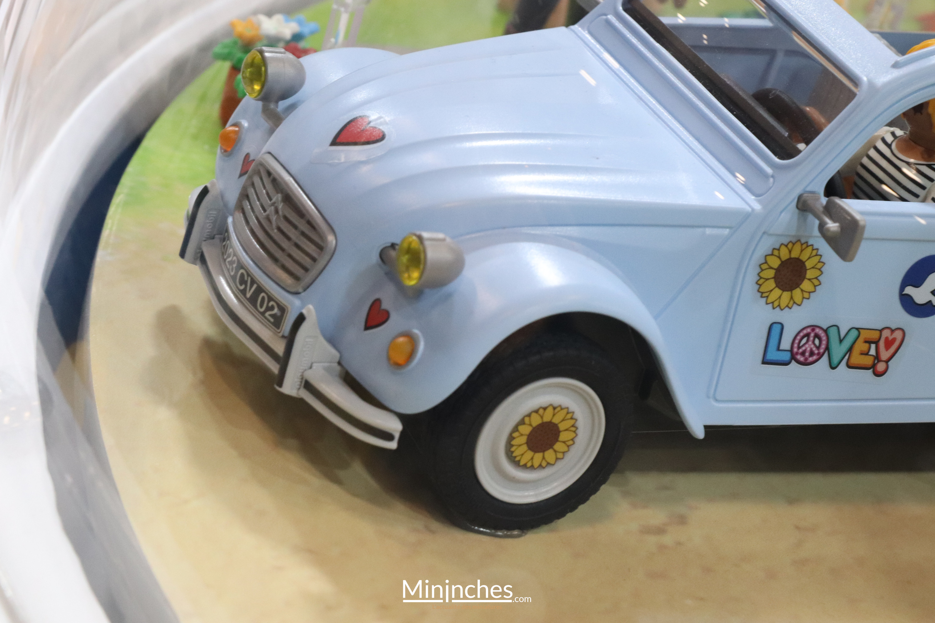Une Citroën 2 cv Playmobil bientôt disponible ! - Rétromobile 2023 -  Mininches
