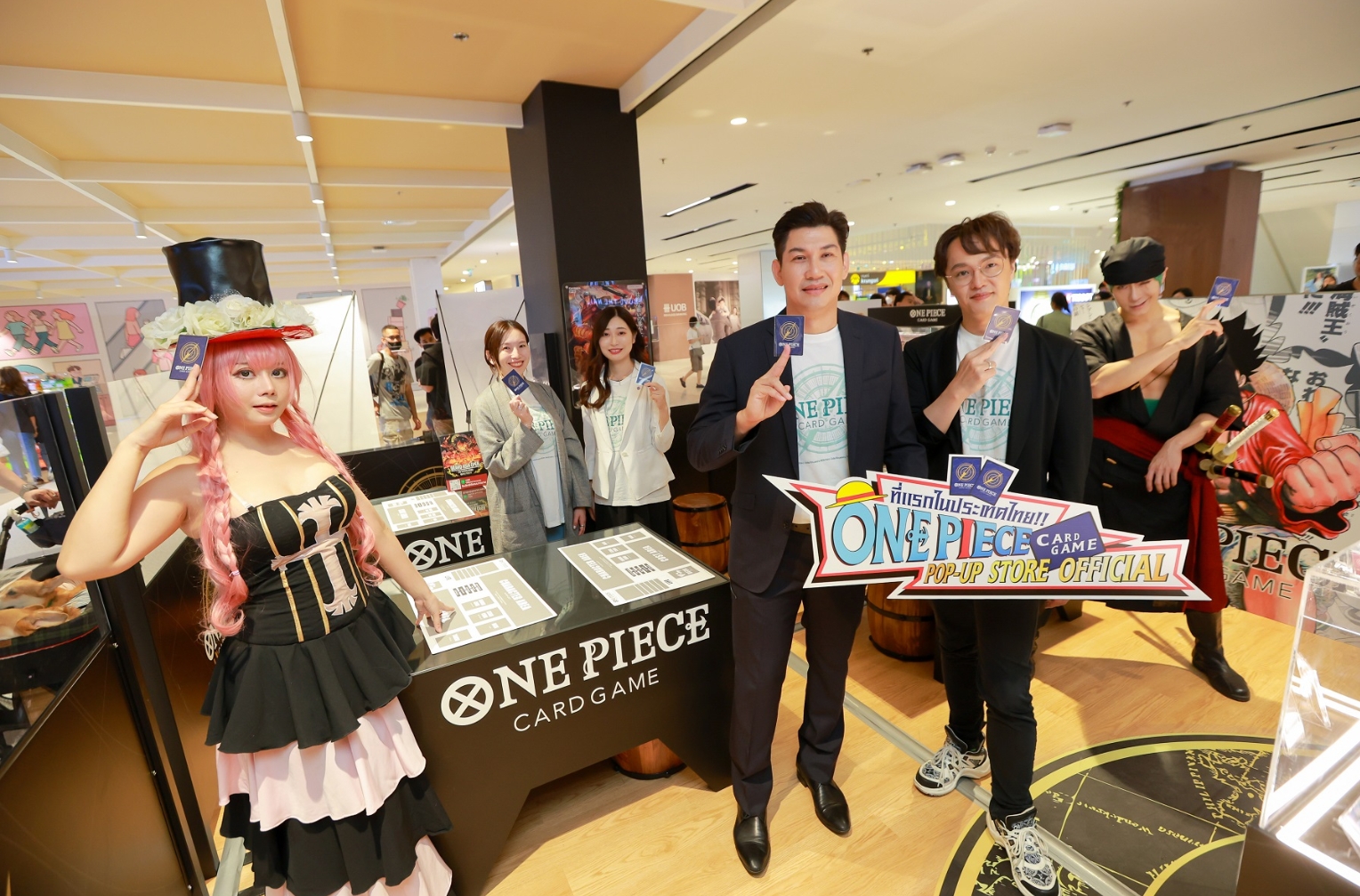 เปิดแล้ว!! One Piece Card Game Pop-Up Store Bangkok แห่งแรกในไทย พร้อมกิจกรรมฉลองครบรอบ 1 ปี ให้ร่วมสนุกอีกมากมาย ตั้งแต่วันนี้ - 15 ตุลาคมนี้เท่านั้น ชั้น 4 ศูนย์การค้าเซ็นทรัลเวิลด์