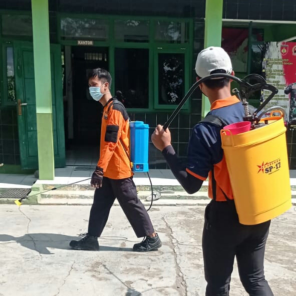 Senkom Mitra Polri Semprot Desinfektan di Kab. Tegal