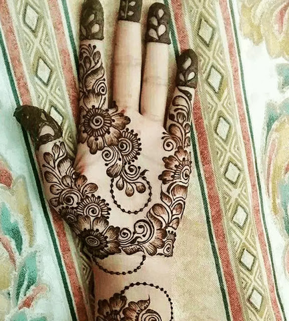 মেয়েদের হাতের মেহেদি ডিজাইন