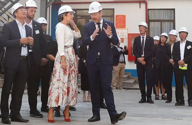 Crown Princess Mary wore a sunray pleated scarf print skirt by Paul and Joe, anda ecru silk blouse by Elise Gug