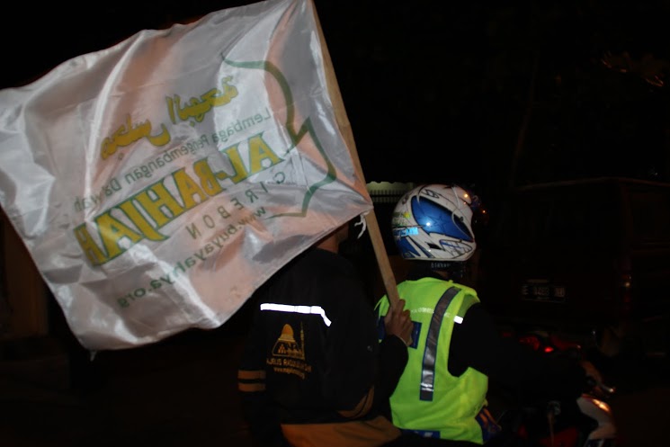 Umat Islam Cirebon Konvoi Malam Hari Raya bersama Buya 