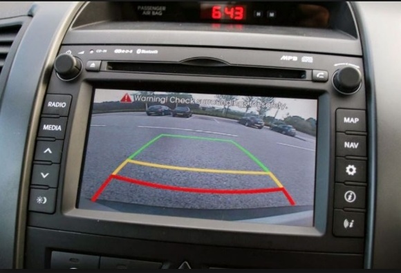 12 Kelebihan dan Kekurangan Mobil Honda Brio Yang Penting Sobat Tahu, Sudah Tersedia Sensor Parkir Berupa LCD Display