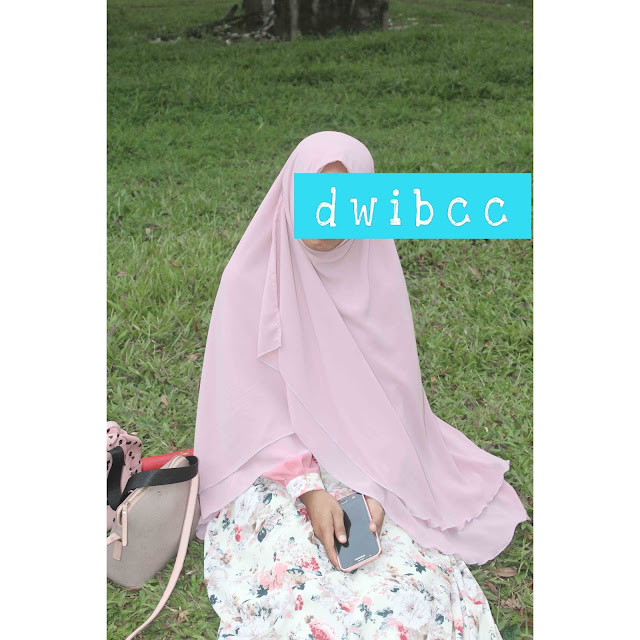 Foto Dwibcc Pake Hijab Syari Warna Pastel 
