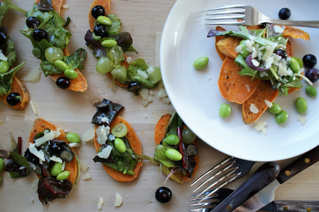 Süßkartoffelbrote mit fruchtigem Salat