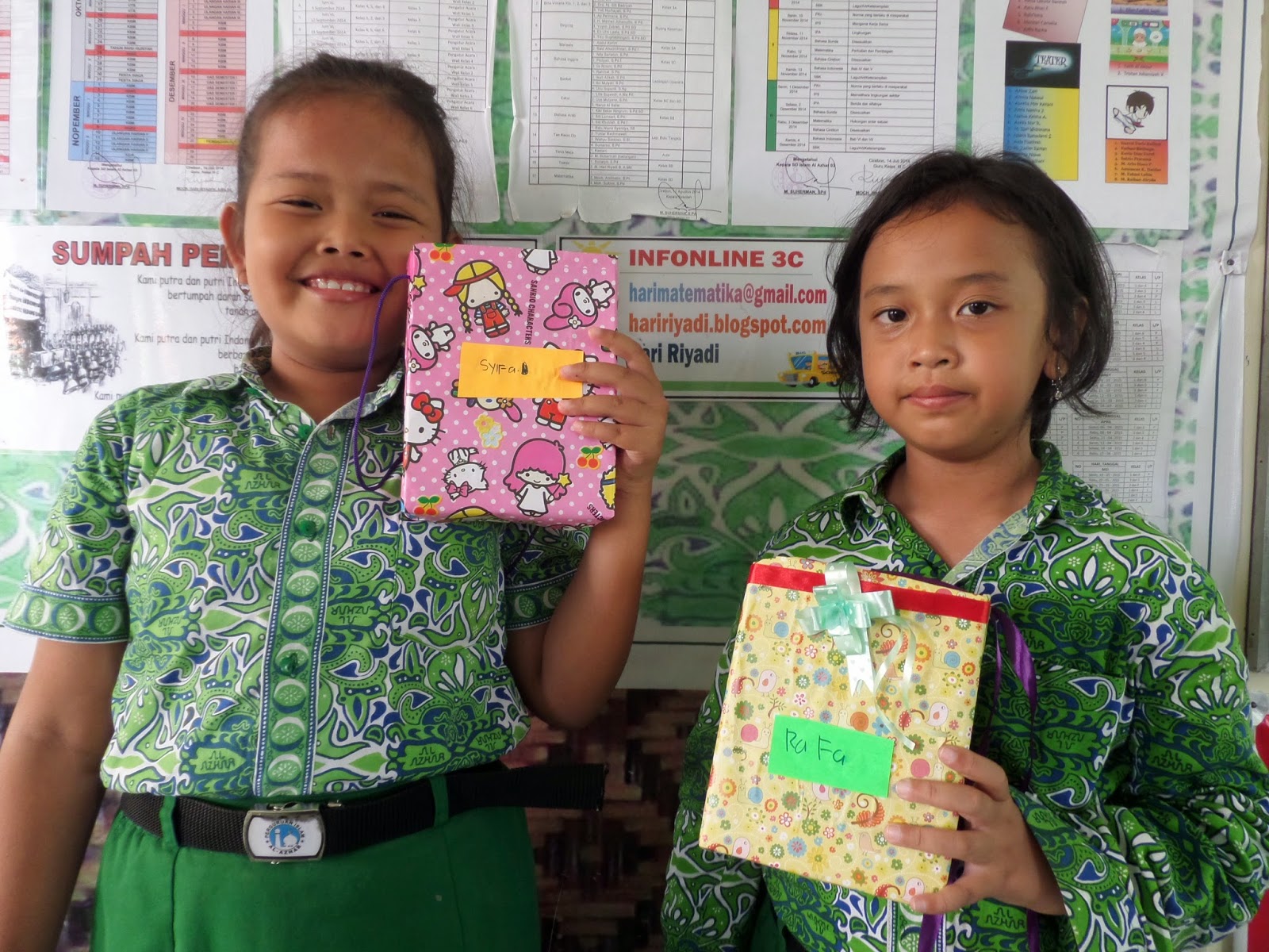 Hari Riyadi Membuat Tas  Mini Dari  Kardus  Susu  Bekas