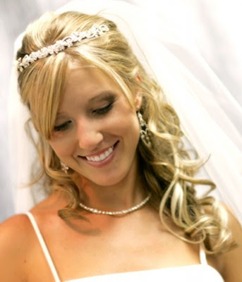wedding hairstyles bridal hair designs Some young women want curly hair 