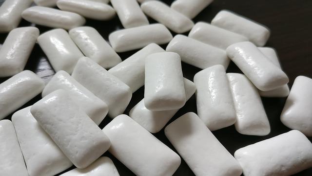 Eating chewing gum affects weight loss