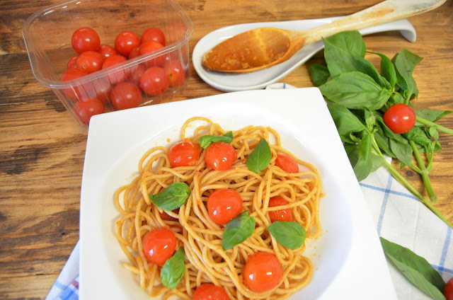 como hacer espaguetis integrales, como preparar espaguetis integrales, espaguetis integrales con tomates cherry y albahaca, espaguetis integrales recetas, recetas espaguetis integrales, las delicias de mayte, 