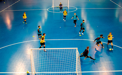  Futsal adalah permainan bola di dalam ruangan  Lapangan, Peraturan dan Teknik Bermain Futsal