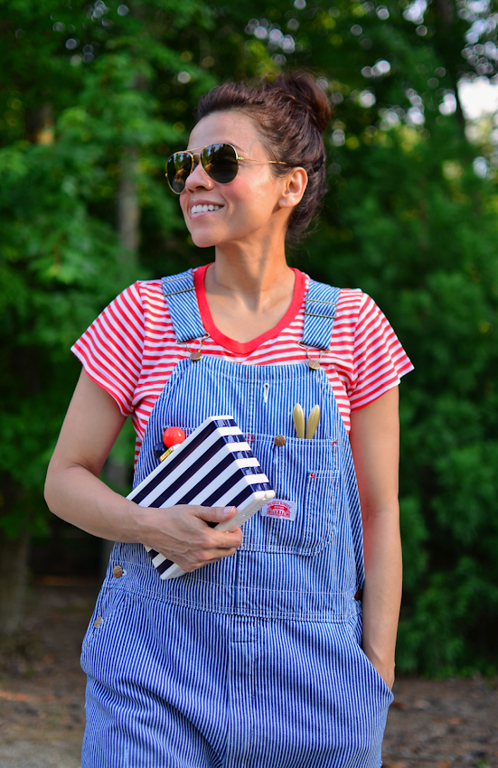 Outfit with striped overalls 