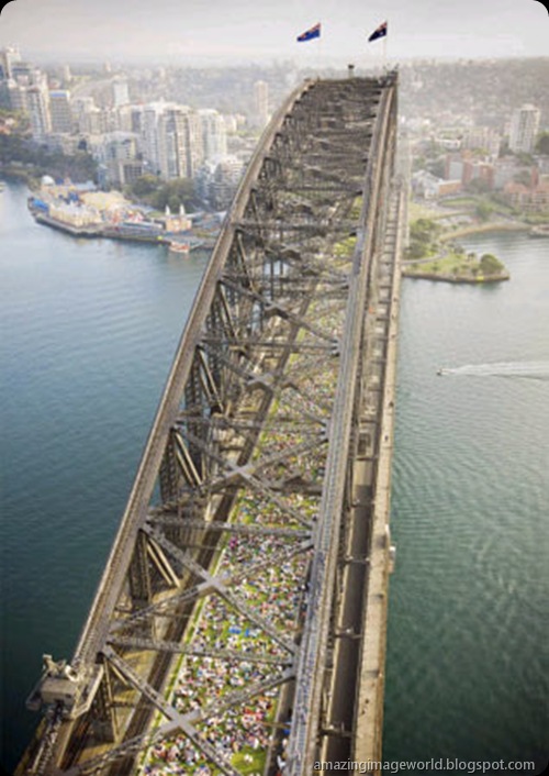 Breakfast On The Bridge001