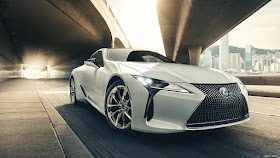 Front 3/4 view of 2018 Lexus LC 500h