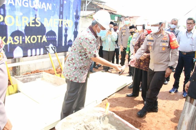 PELETAKAN BATU PERTAMA MASJID POLRES METRO BEKASI KOTA DI GEDUNG BARU