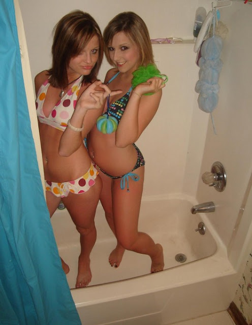 girlfriends,bath,bathtub,sexy,hot