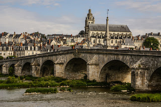  foto da ponte, catedral e vilarejo de Blois 