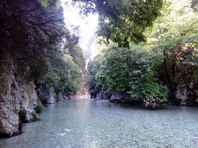 ΕΚΕΙ ΕΙΝΑΙ ΟΙ ΠΥΛΕΣ ΟΛΩΝ ΤΩΝ ΑΣΥΜΜΕΤΡΩΝ ΚΟΣΜΩΝ