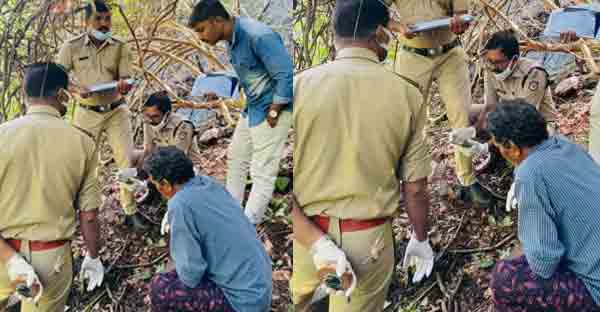 Kozhikode, News, Kerala, Found, Death, Police, Case, Cadaver remains found in a estate in Kozhikode.