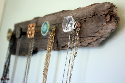 DIY: Necklace Holder 