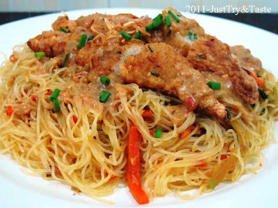 Resep Bihun Pedas Siram Sambal Kacang dengan Homemade Otak-Otak Goreng 