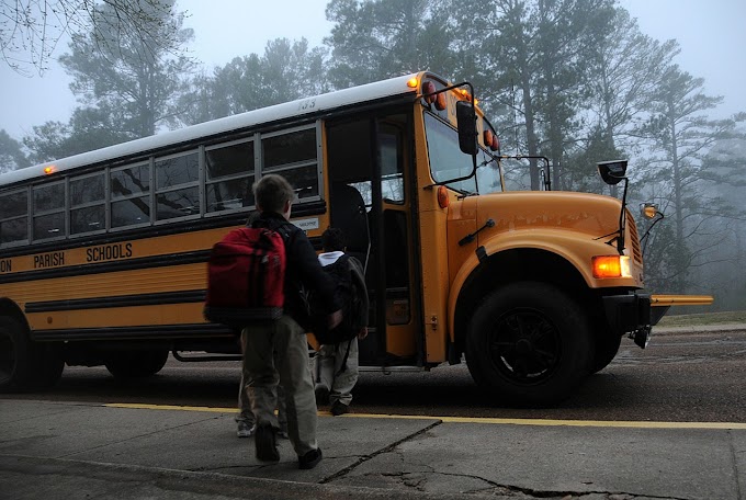 A NOTICE TO WARN STUDENTS AGAINST MISBEHAVIOR IN SCHOOL BUSES 