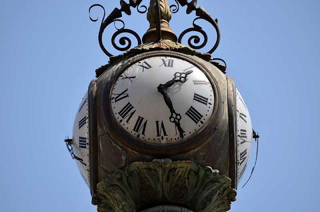 Reloj del Obelisco de A Coruña