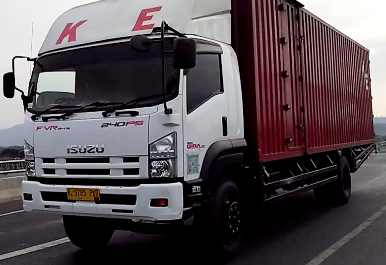  Truk  Mania Indonesia Truk  FUSO  220ps ISUZU  Giga FVM240Ps 