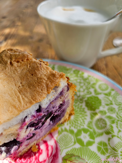 Käsekuchen mit Blaubeeren und Baiserschicht