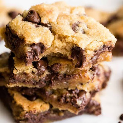 Chocolate chip cookie bars