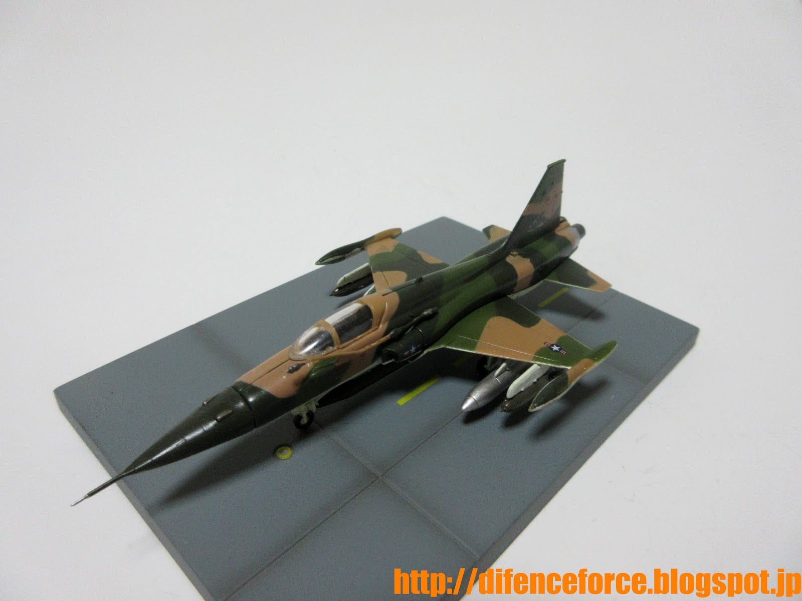 1/144の防衛隊: J-Wing（ベトナム航空戦シリーズ）F-5A