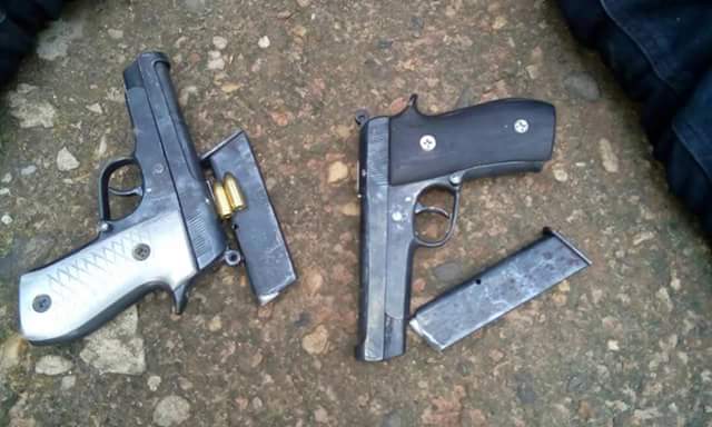 Photos: Man nabbed at Obudu Motor Park with pistols and magazines buried in a bag of garri