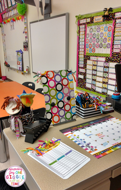 Check out this classroom reveal for classroom decor, tips, tricks, and ideas to use in your elementary classroom!
