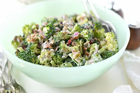 Savoring Freshness - The Irresistible Appeal of Broccoli Crunch Salad