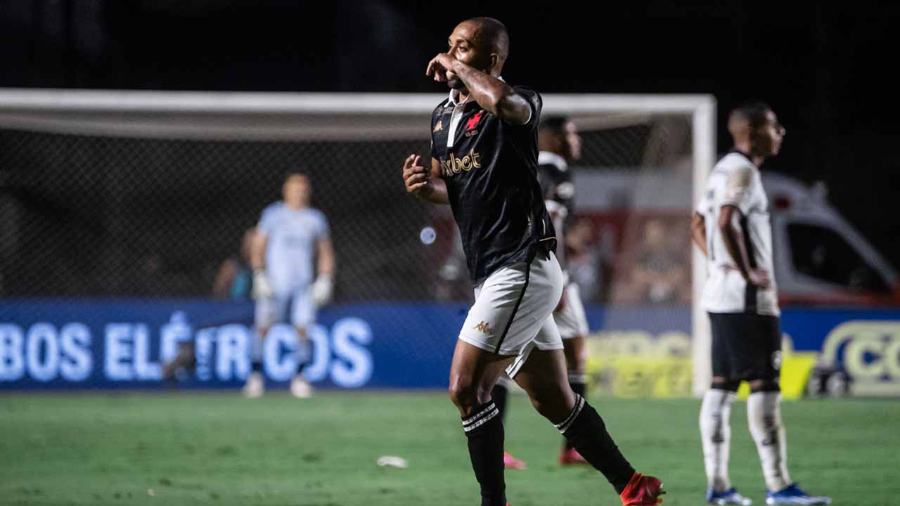 Vasco vence Botafogo por 1 a 0 e deixa Z4 do Brasileiro