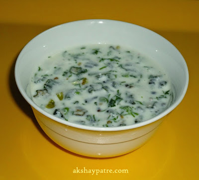 bhindi raita in a serving bowl