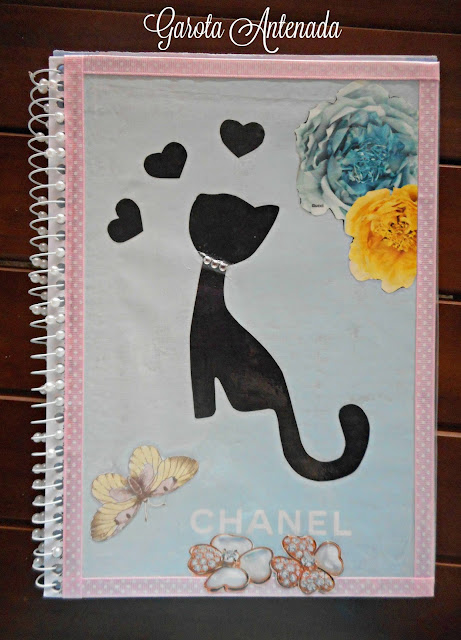 diy-caderno´personalizado-caderno-com-perolas-art-geek-e-cia-garota-antenada