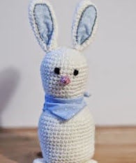 http://www.loopsan.com/crochet/brini-the-little-bunny-free-pattern/